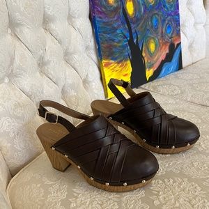 New Directions Gilda Clogs